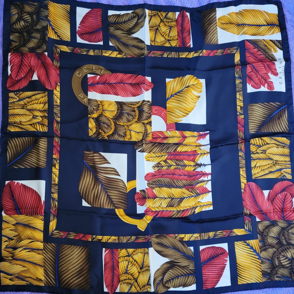 Auth💝 Céline Printed Scarf in Multicolor Silk